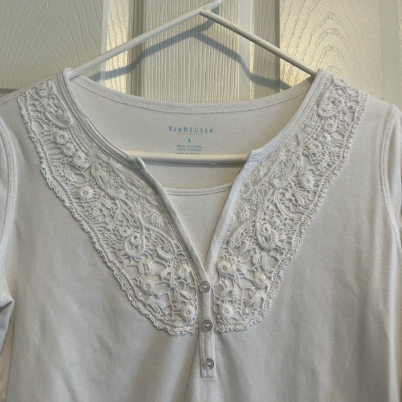 White cotton top with lace size small - Picture 3 of 3